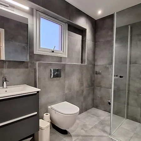 Nissi Golden Sands Lome