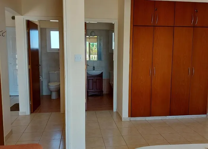 Nissi Golden Sands Lome